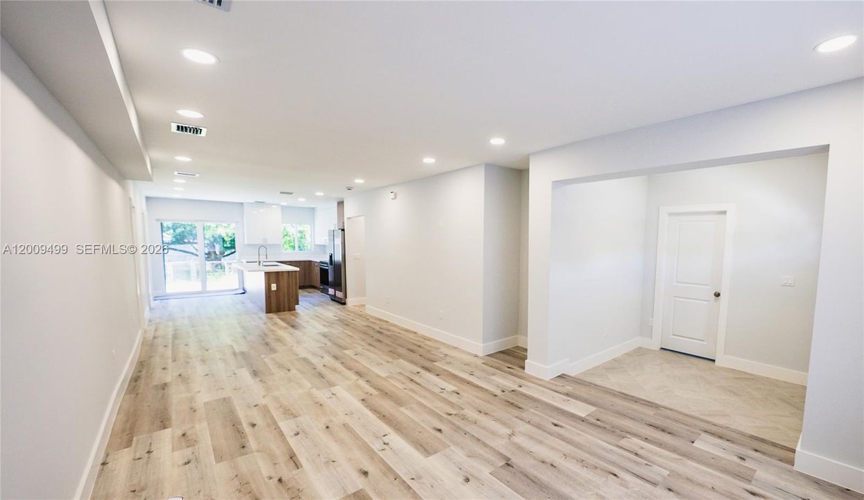 For Rent: $5,700 (3 beds, 2 baths, 1279 Square Feet)