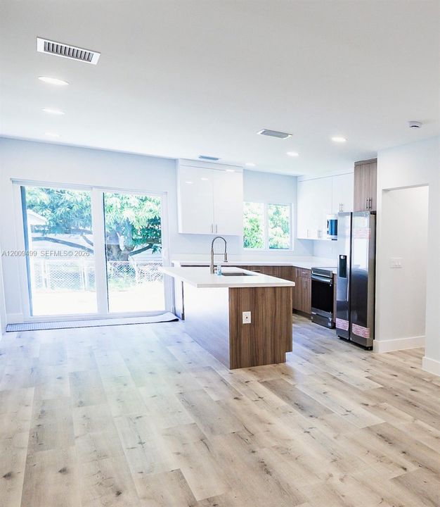 For Rent: $5,700 (3 beds, 2 baths, 1279 Square Feet)