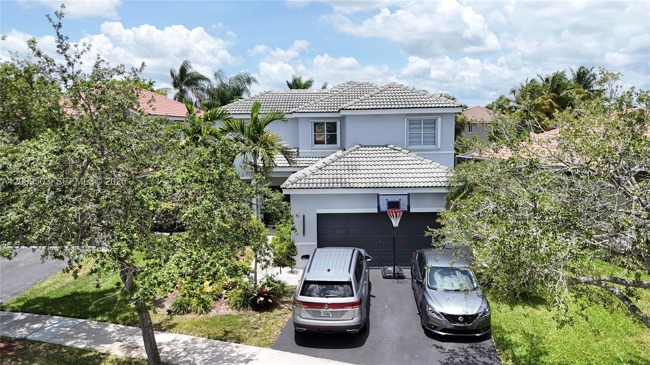 合同活跃: $7,100 (4 贝兹, 2 浴室, 2256 平方英尺)