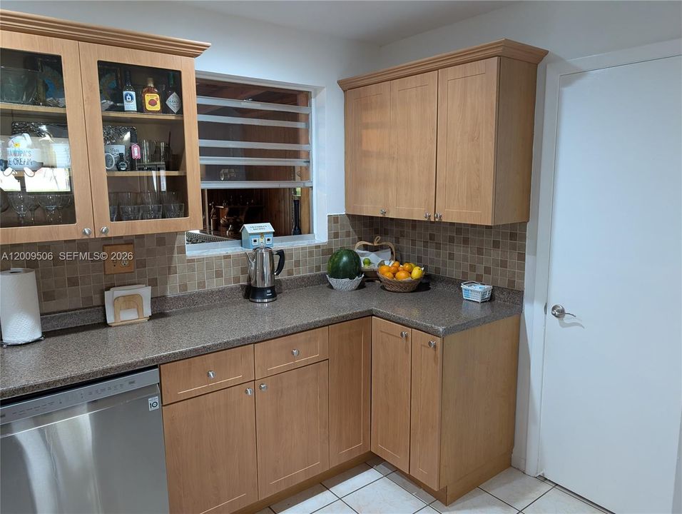 На продажу: $675,000 (4 спален, 2 ванн, 2156 Квадратных фут)