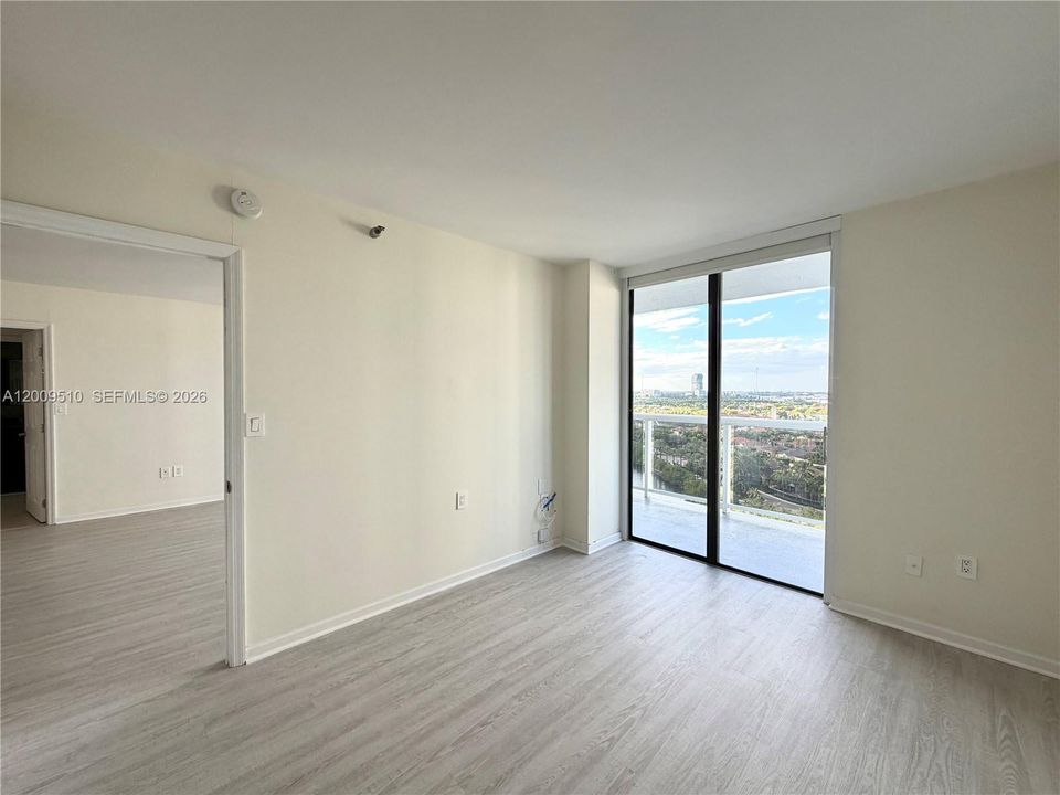 На продажу: $375,000 (2 спален, 2 ванн, 1023 Квадратных фут)