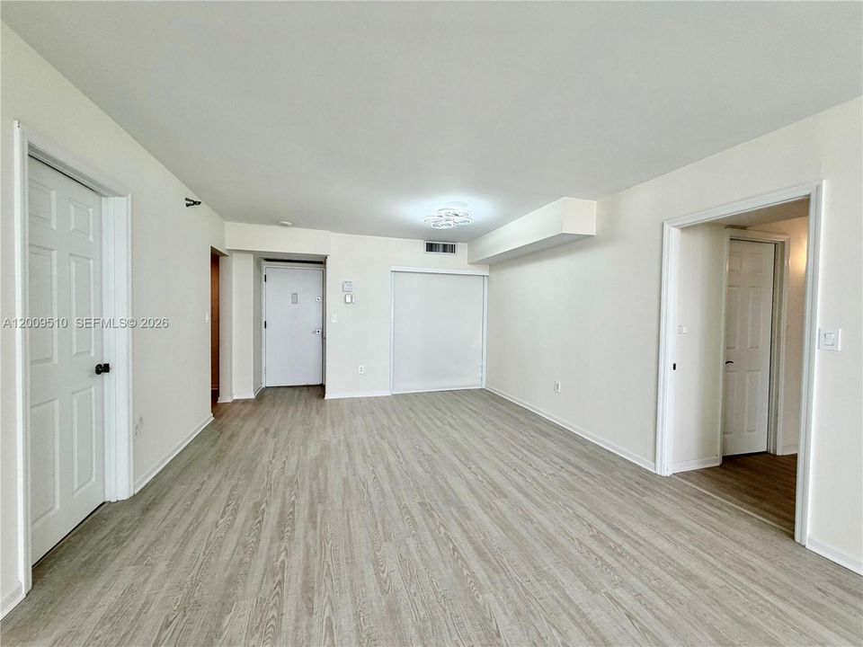 На продажу: $375,000 (2 спален, 2 ванн, 1023 Квадратных фут)