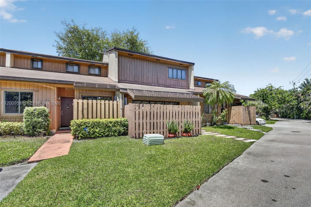 For Sale: $434,900 (3 beds, 2 baths, 1652 Square Feet)