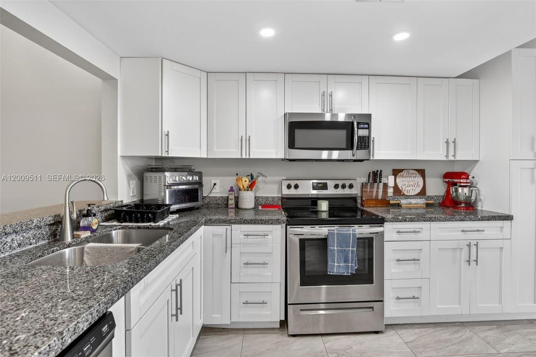 For Sale: $434,900 (3 beds, 2 baths, 1652 Square Feet)