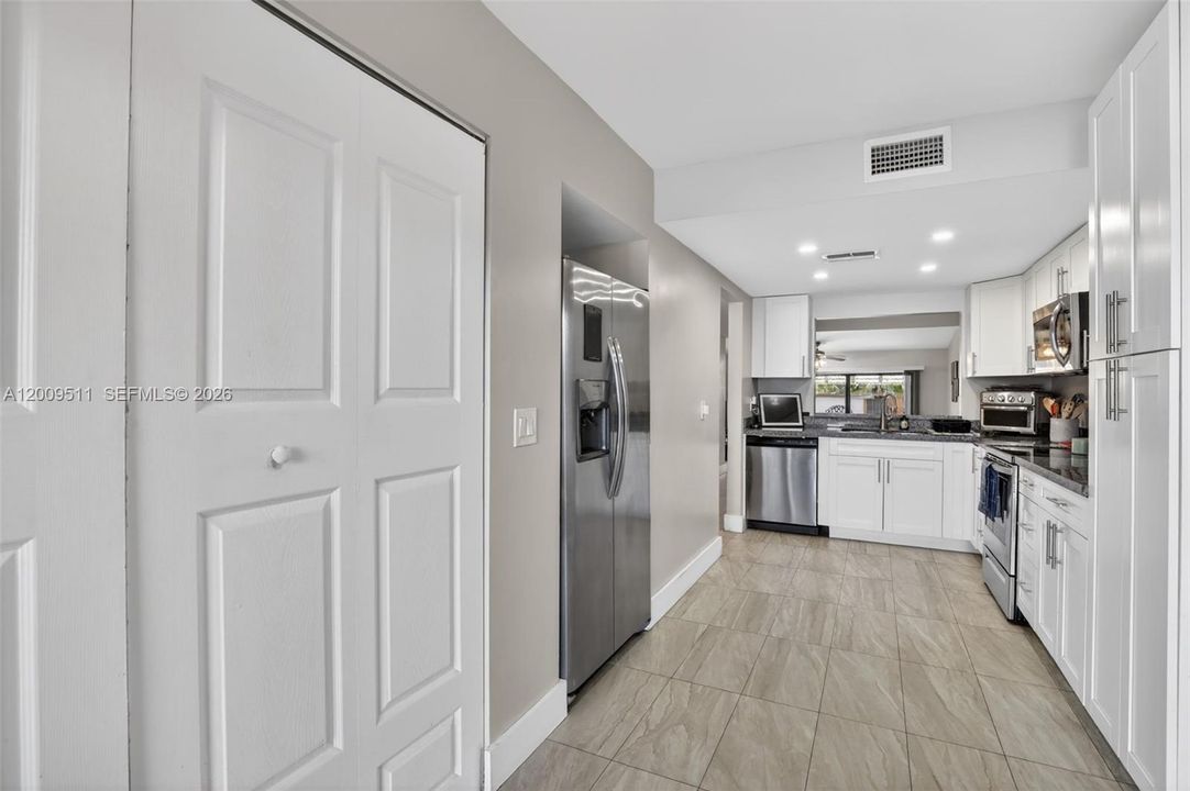 For Sale: $434,900 (3 beds, 2 baths, 1652 Square Feet)