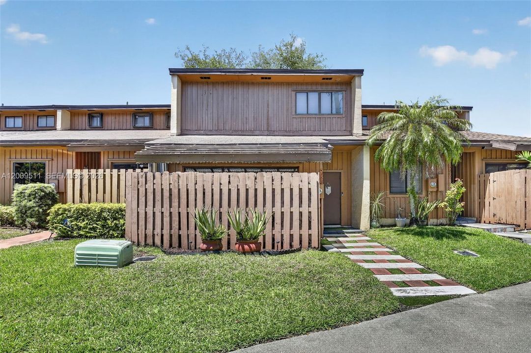 For Sale: $434,900 (3 beds, 2 baths, 1652 Square Feet)