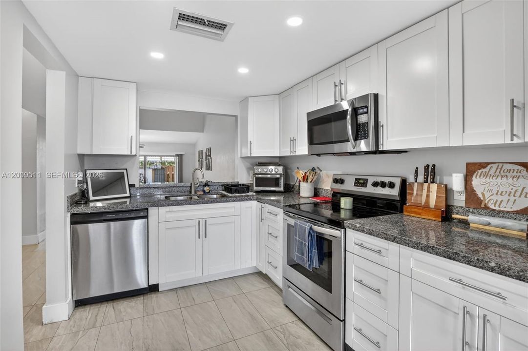 For Sale: $434,900 (3 beds, 2 baths, 1652 Square Feet)