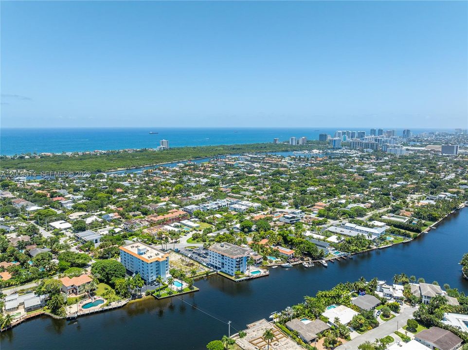 For Sale: $308,000 (1 beds, 1 baths, 740 Square Feet)