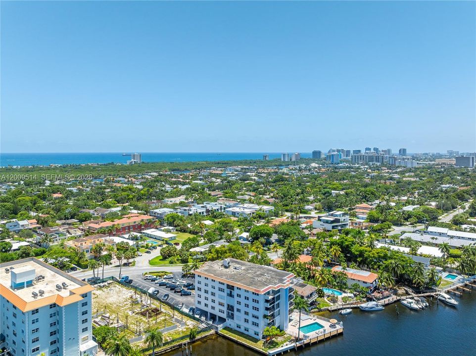 For Sale: $308,000 (1 beds, 1 baths, 740 Square Feet)