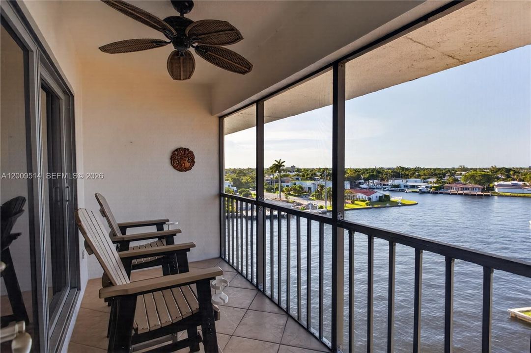 For Sale: $308,000 (1 beds, 1 baths, 740 Square Feet)