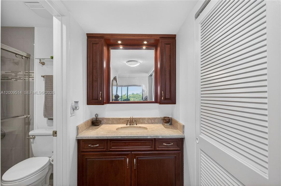 For Sale: $308,000 (1 beds, 1 baths, 740 Square Feet)
