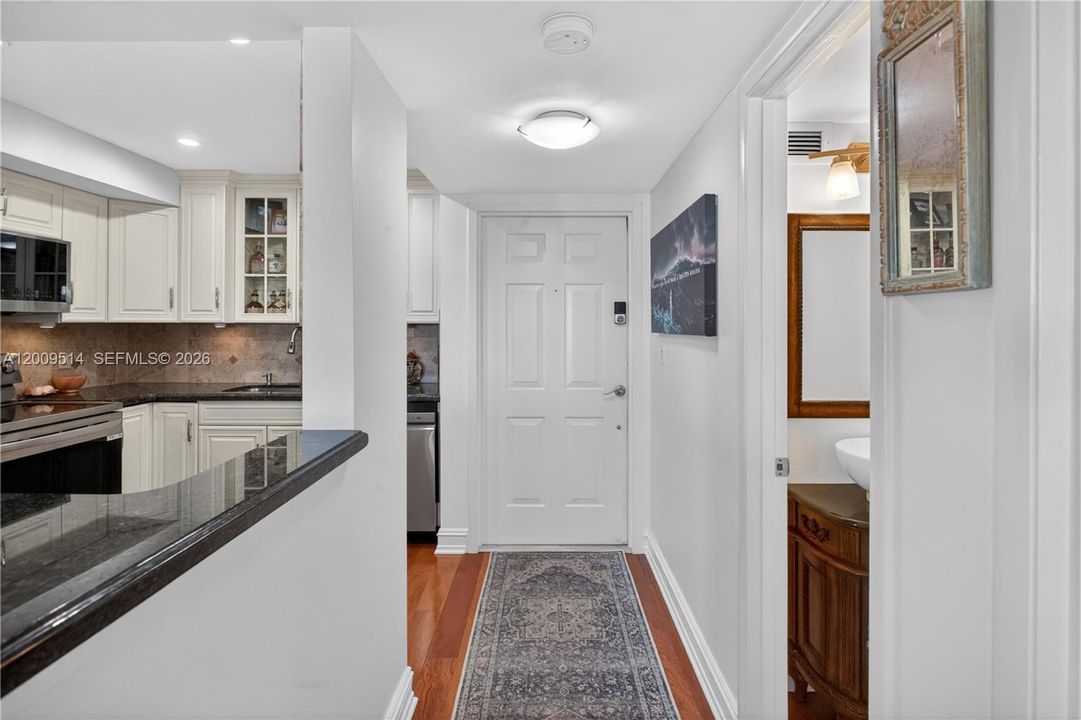 For Sale: $308,000 (1 beds, 1 baths, 740 Square Feet)