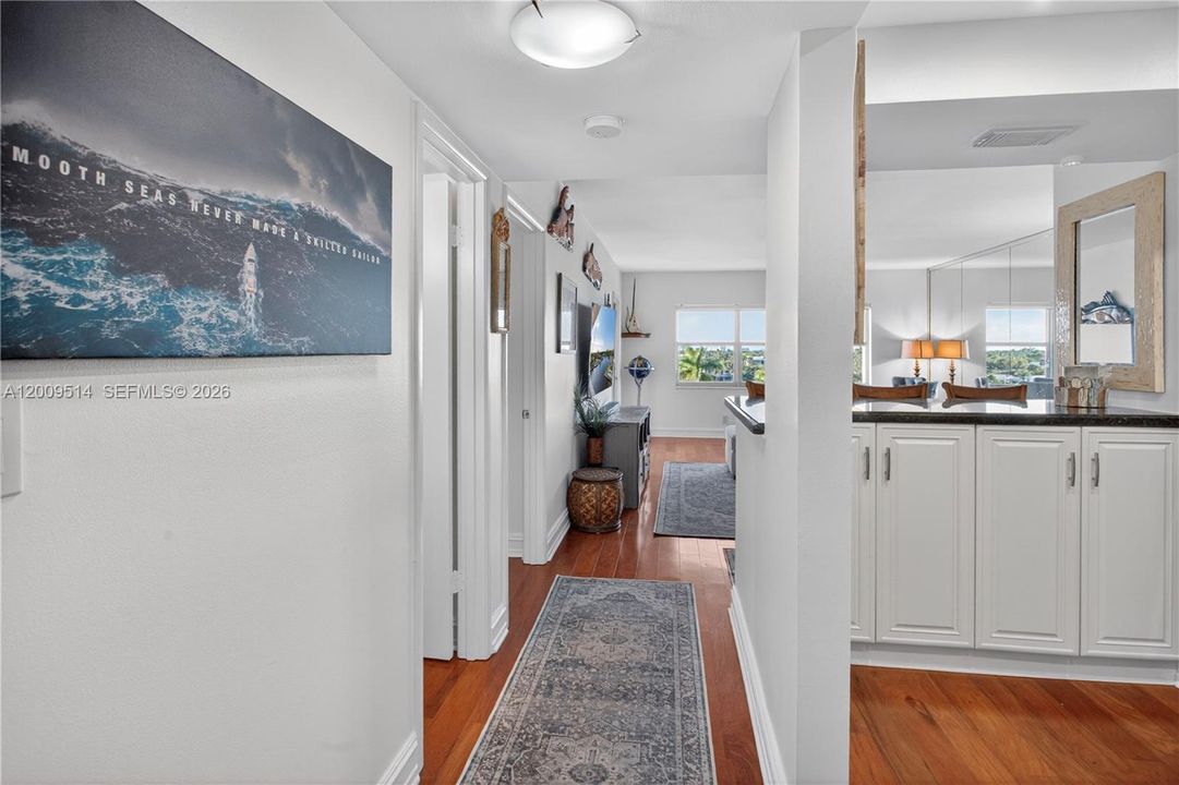 For Sale: $308,000 (1 beds, 1 baths, 740 Square Feet)