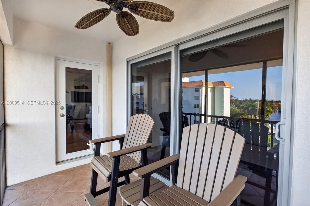 For Sale: $308,000 (1 beds, 1 baths, 740 Square Feet)