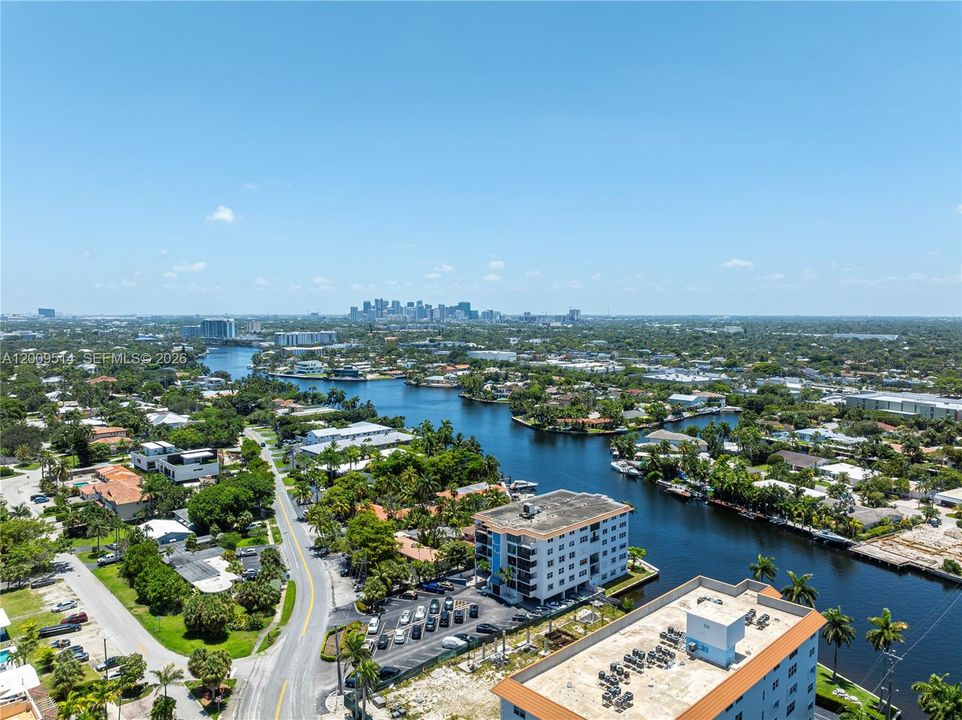 For Sale: $308,000 (1 beds, 1 baths, 740 Square Feet)