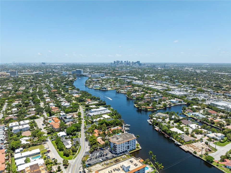 For Sale: $308,000 (1 beds, 1 baths, 740 Square Feet)