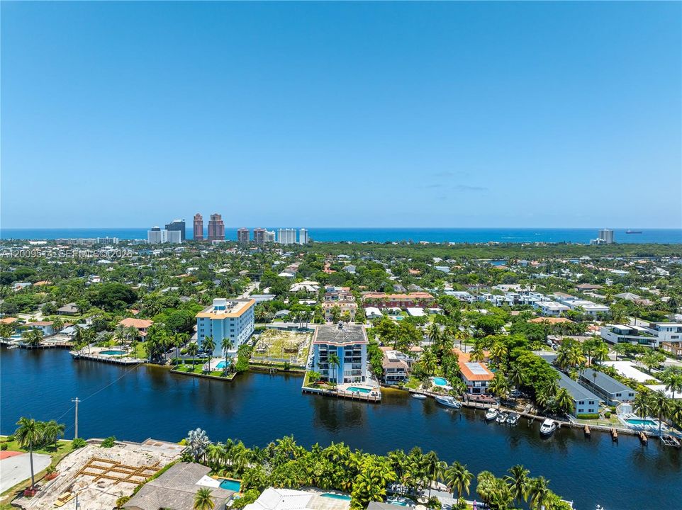 For Sale: $308,000 (1 beds, 1 baths, 740 Square Feet)