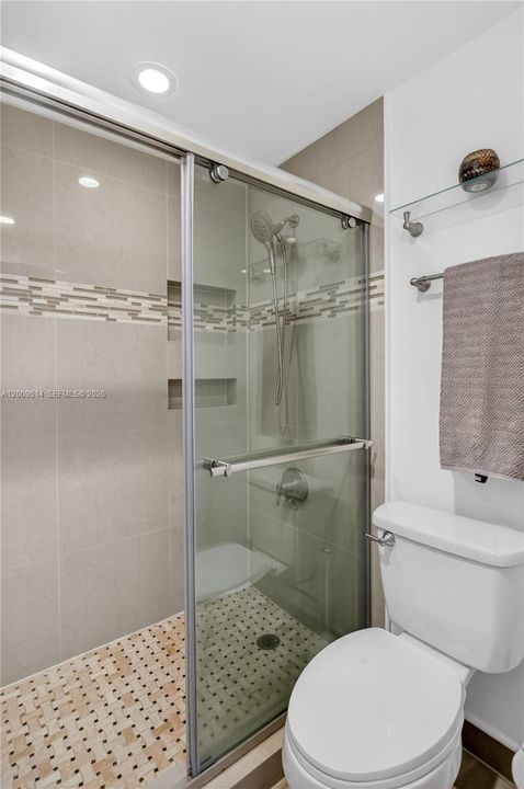 For Sale: $308,000 (1 beds, 1 baths, 740 Square Feet)