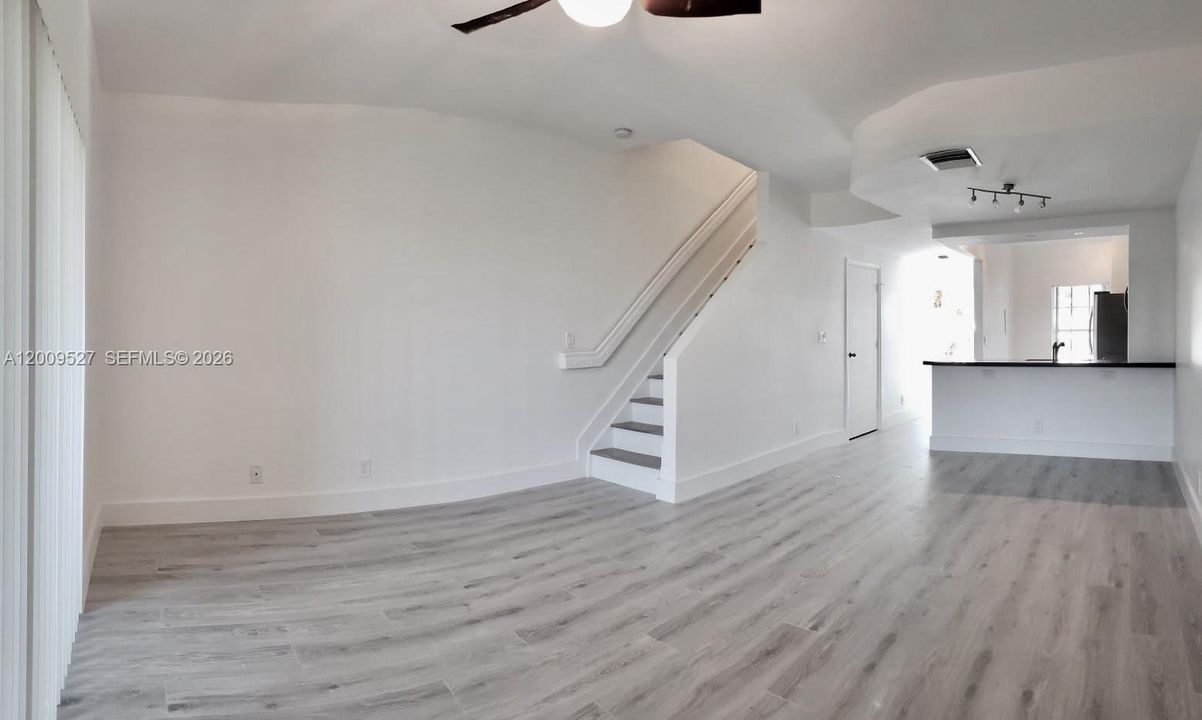 Activo con contrato: $2,650 (2 camas, 2 baños, 1110 Pies cuadrados)