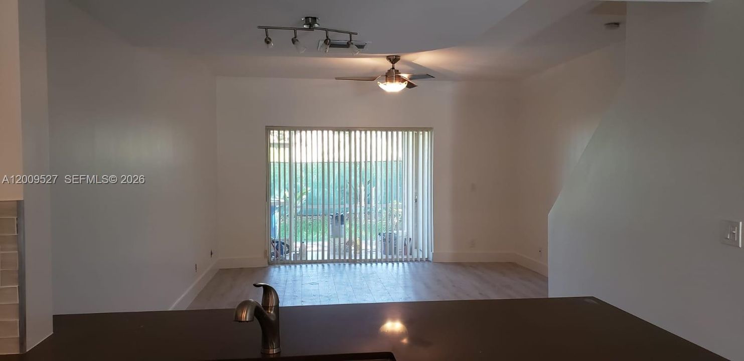 Activo con contrato: $2,650 (2 camas, 2 baños, 1110 Pies cuadrados)