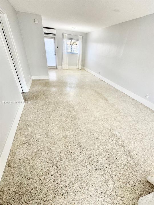 Под контрактом: $249,900 (1 спален, 1 ванн, 580 Квадратных фут)