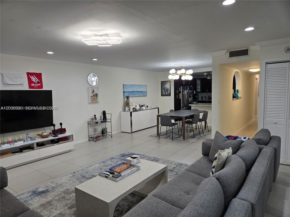 En Venta: $475,000 (3 camas, 2 baños, 2175 Pies cuadrados)