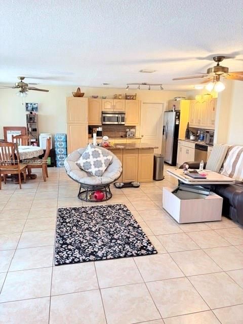 Activo con contrato: $497,900 (2 camas, 2 baños, 1652 Pies cuadrados)