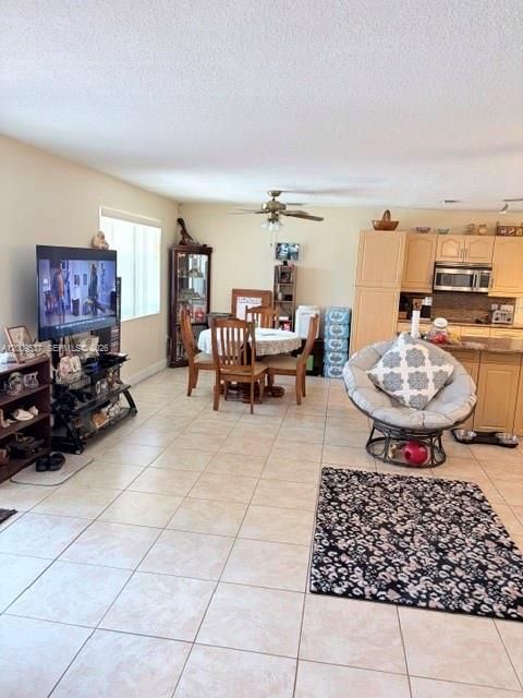 Activo con contrato: $497,900 (2 camas, 2 baños, 1652 Pies cuadrados)
