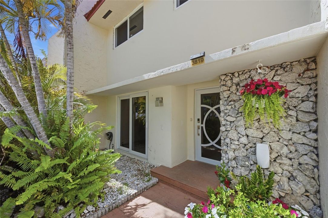 For Sale: $710,000 (3 beds, 2 baths, 1640 Square Feet)