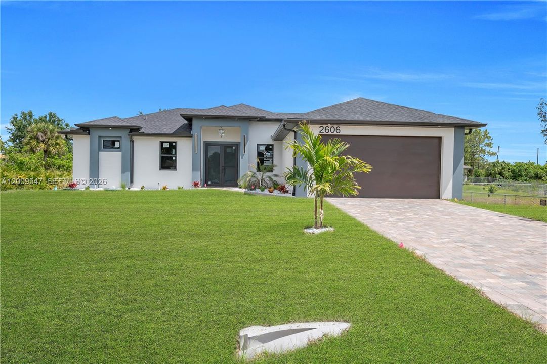 Activo con contrato: $389,900 (4 camas, 3 baños, 1778 Pies cuadrados)