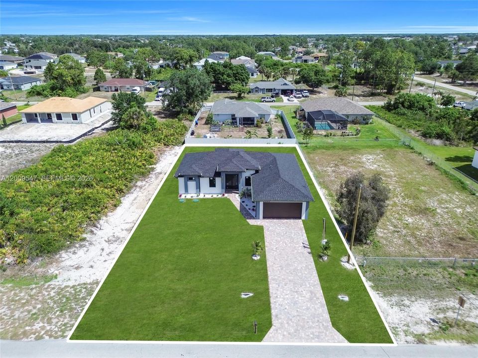 Activo con contrato: $389,900 (4 camas, 3 baños, 1778 Pies cuadrados)