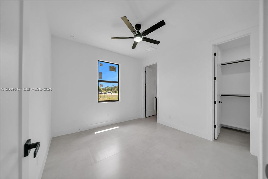 Activo con contrato: $389,900 (4 camas, 3 baños, 1778 Pies cuadrados)