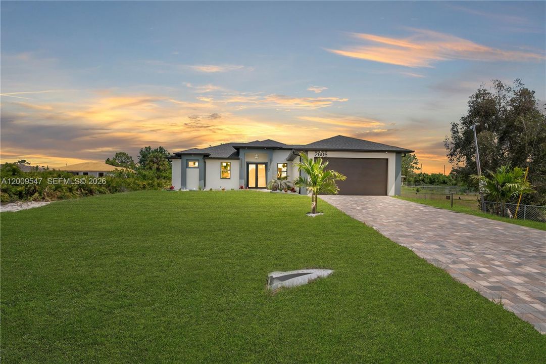 Activo con contrato: $389,900 (4 camas, 3 baños, 1778 Pies cuadrados)