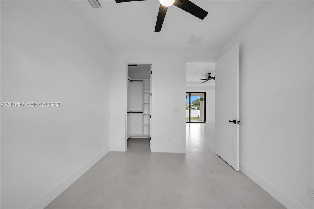 Activo con contrato: $389,900 (4 camas, 3 baños, 1778 Pies cuadrados)