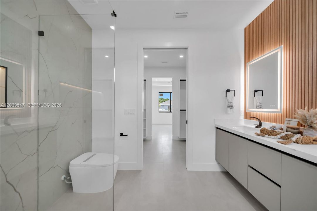 Activo con contrato: $389,900 (4 camas, 3 baños, 1778 Pies cuadrados)