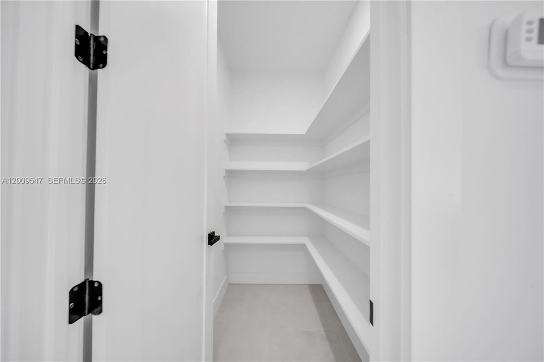 Activo con contrato: $389,900 (4 camas, 3 baños, 1778 Pies cuadrados)