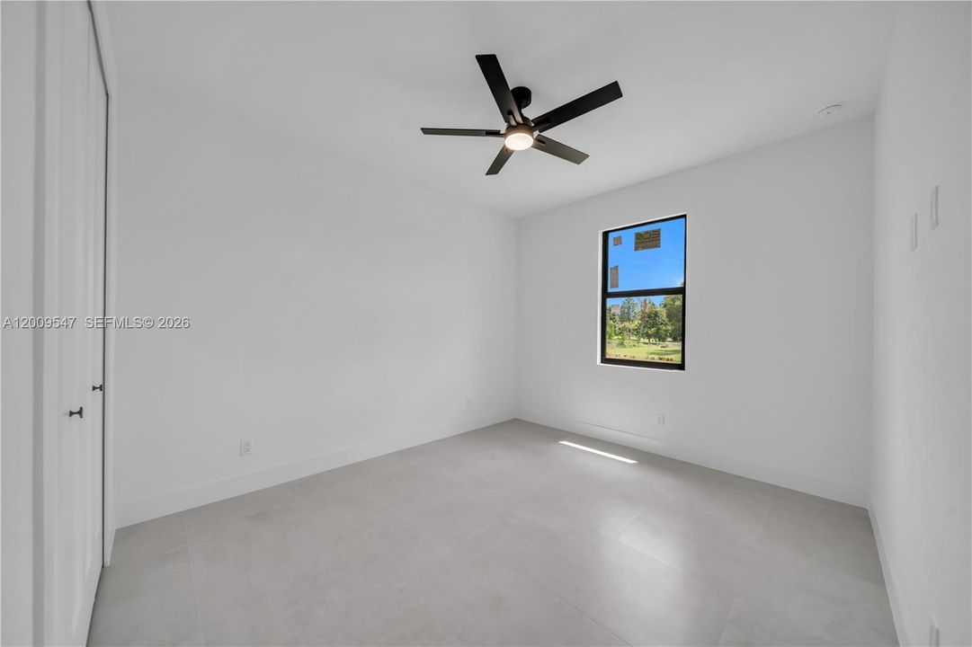 Activo con contrato: $389,900 (4 camas, 3 baños, 1778 Pies cuadrados)