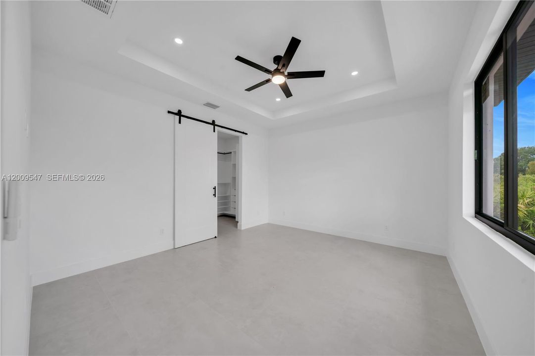 Activo con contrato: $389,900 (4 camas, 3 baños, 1778 Pies cuadrados)