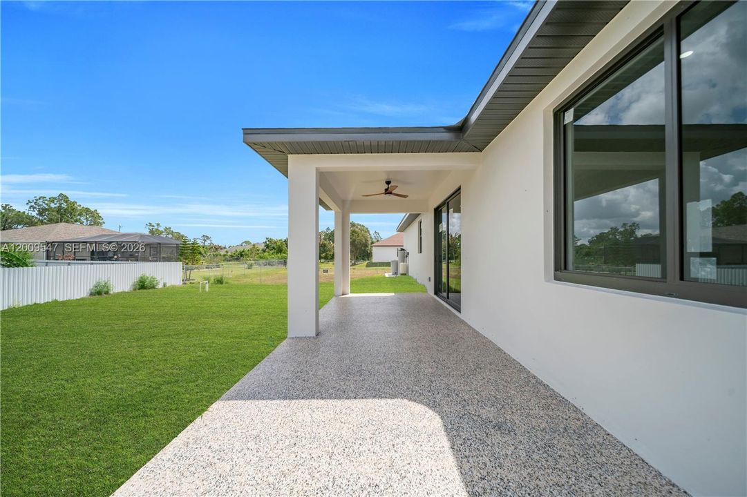 Activo con contrato: $389,900 (4 camas, 3 baños, 1778 Pies cuadrados)