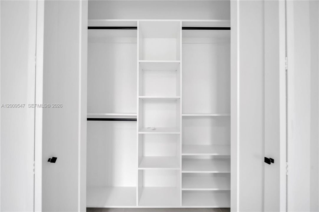 Activo con contrato: $389,900 (4 camas, 3 baños, 1778 Pies cuadrados)