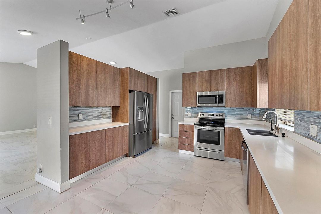 11461 nw 39th st_012