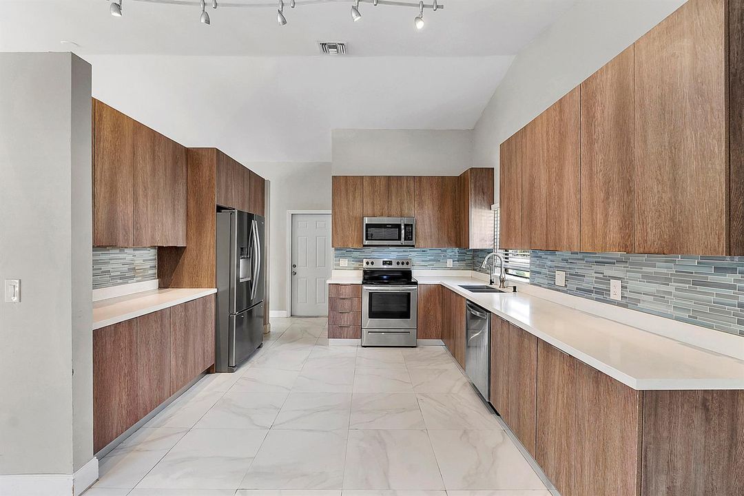 11461 nw 39th st_011