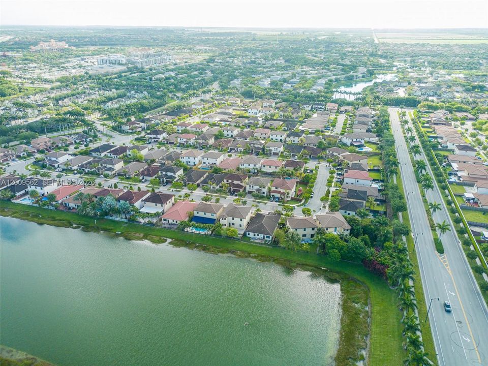 合同活跃: $649,995 (4 贝兹, 3 浴室, 2696 平方英尺)