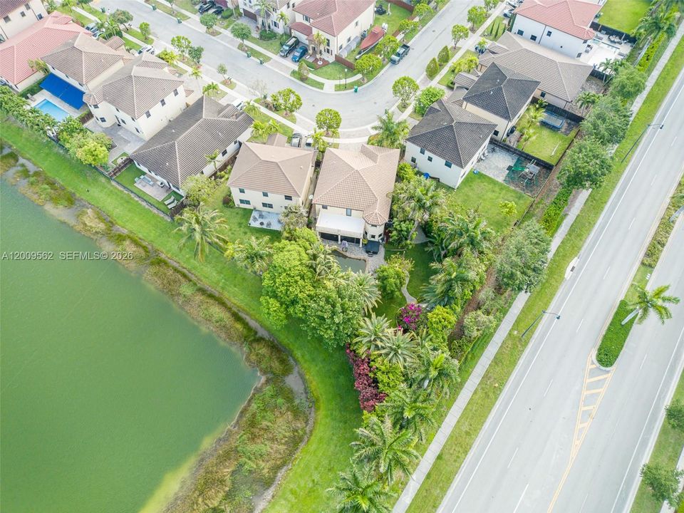 合同活跃: $649,995 (4 贝兹, 3 浴室, 2696 平方英尺)