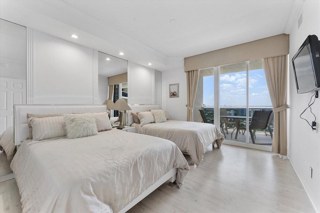 25-3200 N Ocean Blvd_025