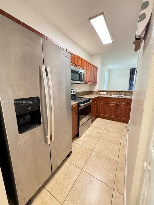 Activo con contrato: $2,500 (3 camas, 2 baños, 1325 Pies cuadrados)