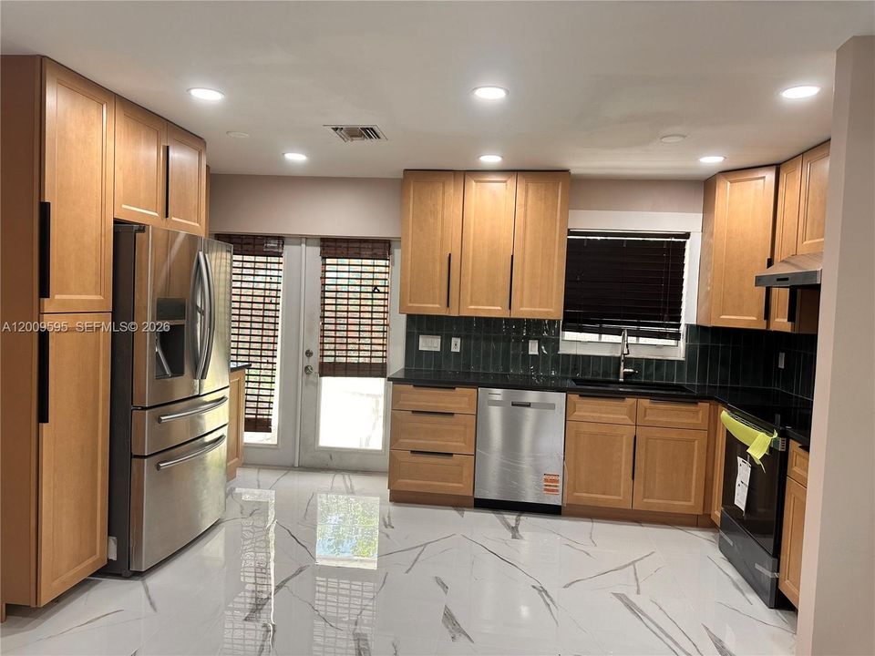 For Sale: $495,000 (3 beds, 2 baths, 1068 Square Feet)