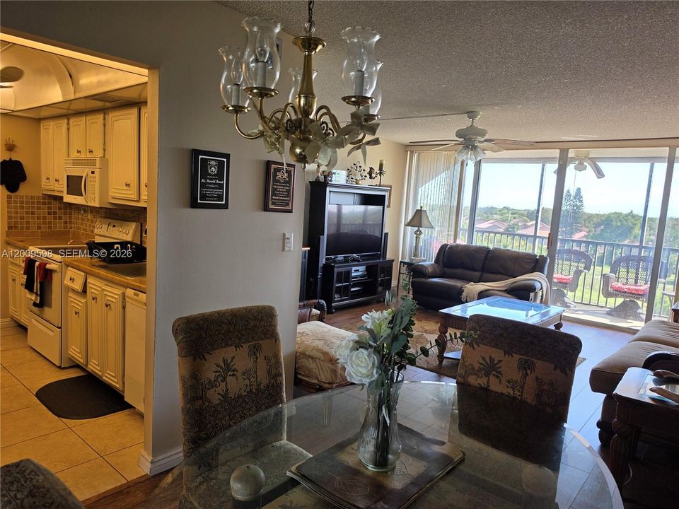 For Sale: $113,000 (2 beds, 2 baths, 1060 Square Feet)