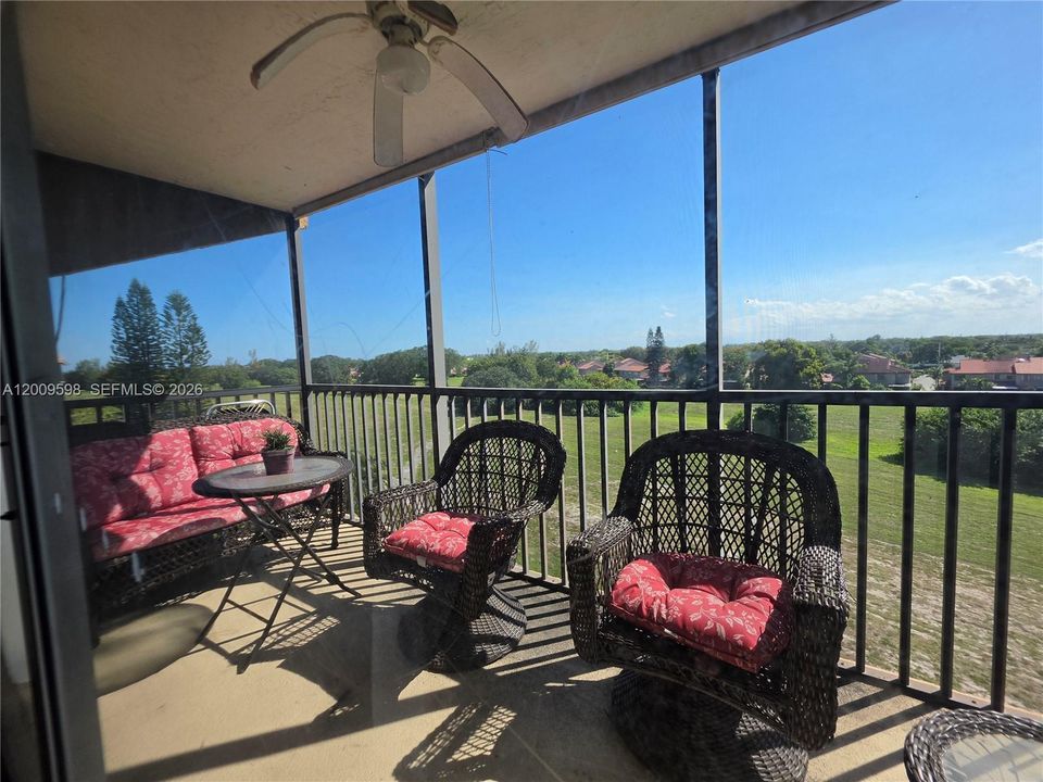 For Sale: $113,000 (2 beds, 2 baths, 1060 Square Feet)