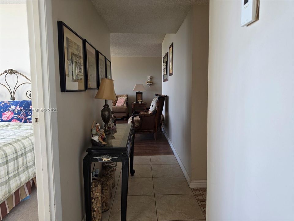 For Sale: $113,000 (2 beds, 2 baths, 1060 Square Feet)